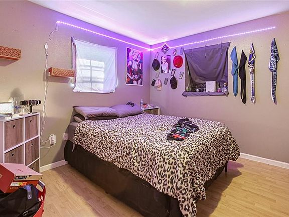 5th image of 8548-50 Valor Dr