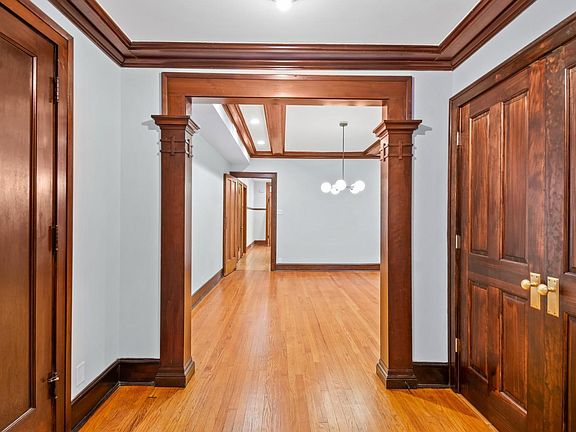 2nd image of 1475 W Farragut Ave #1