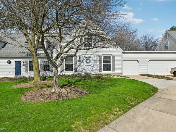 3432 Brookpoint Ln, Cuyahoga Falls, OH 44223