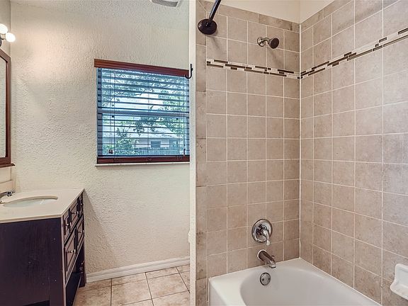 3rd image of 6409 Interbay Blvd