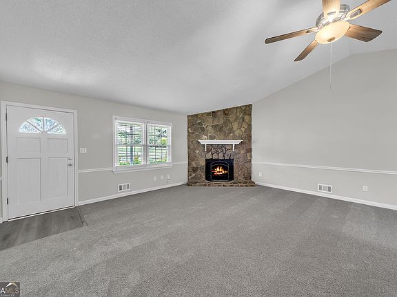 3rd image of 205 Planters Walk