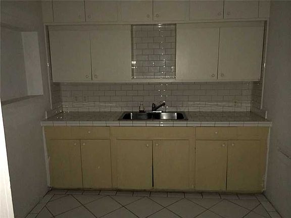 5th image of 1815 NW 32nd Ave