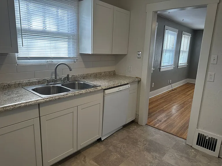 2040 7th Ave — Photo 21