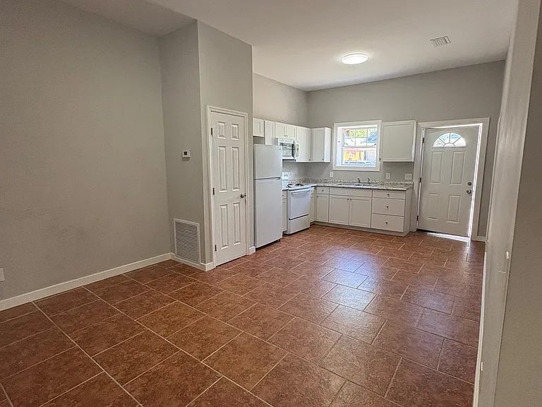 1501 G St #200 — Photo 4