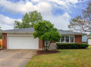 2035 W Spring Ridge Dr, Arlington Heights, IL 60004