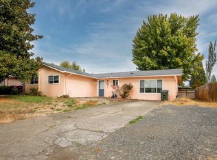 307 S Buchanan Ave, Eagle Point, OR 97524