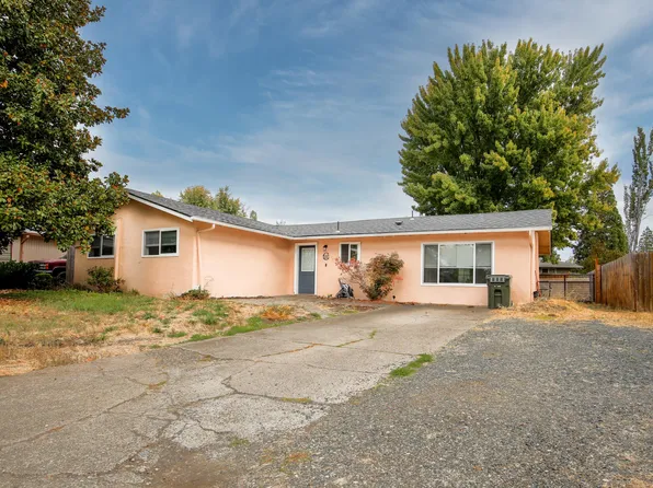 307 S Buchanan Ave, Eagle Point, OR 97524