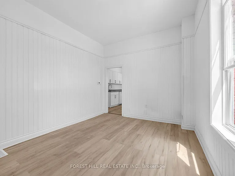 419 Dufferin St — Photo 8