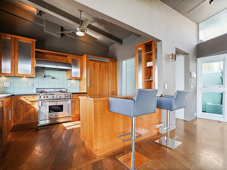 8411 Hollywood Blvd — Photo 14