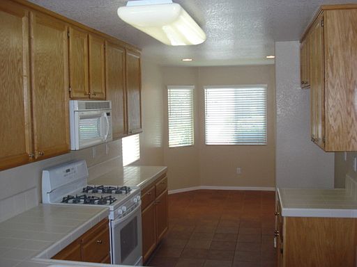 3rd image of 1888 Ambridge Dr