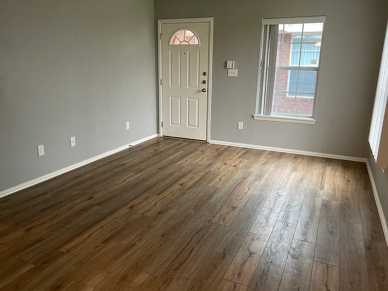 910 English Ave — Photo 7