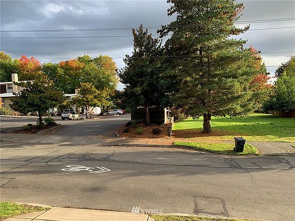 3rd image of 1208 5th Ave SE
