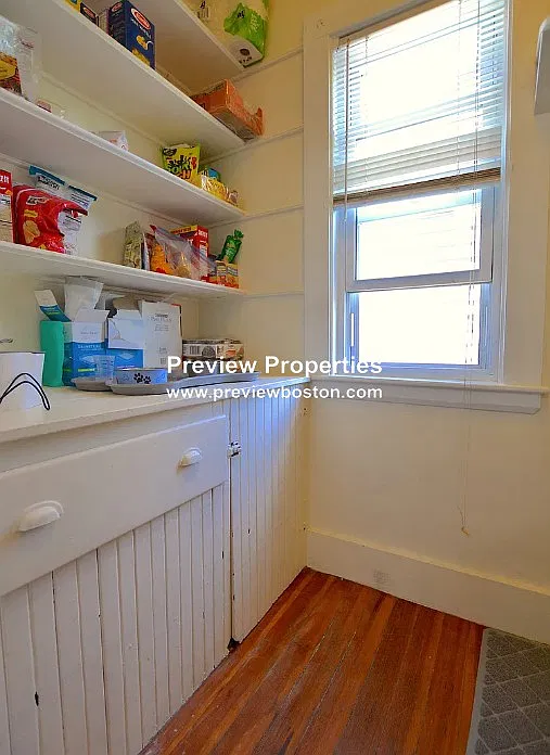 3 bed, 1000 sqft, $3,000 — Photo 3