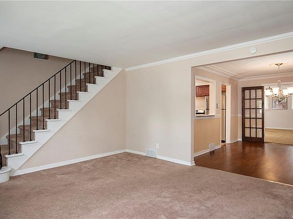 3rd image of 470 Voorhees Ave