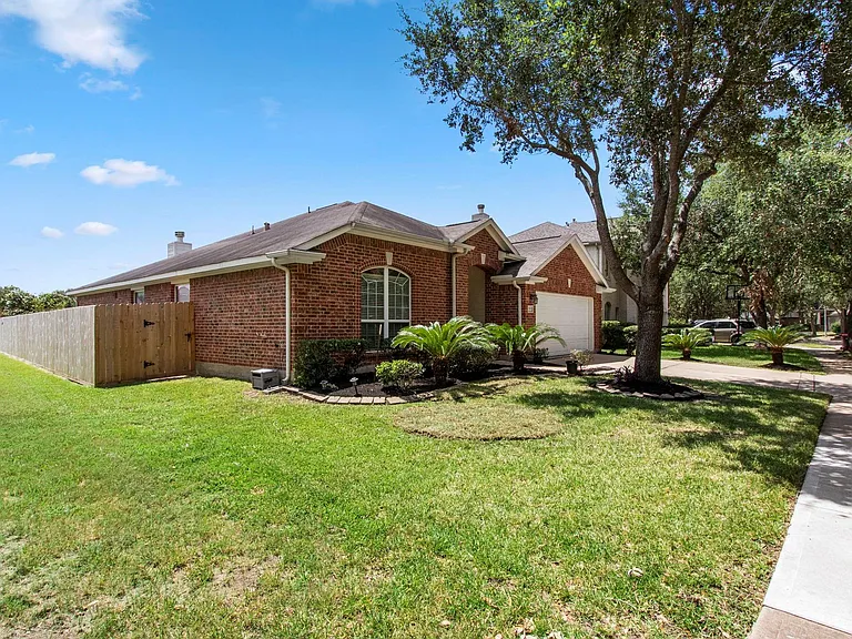 7710 Trail Holw — Photo 3