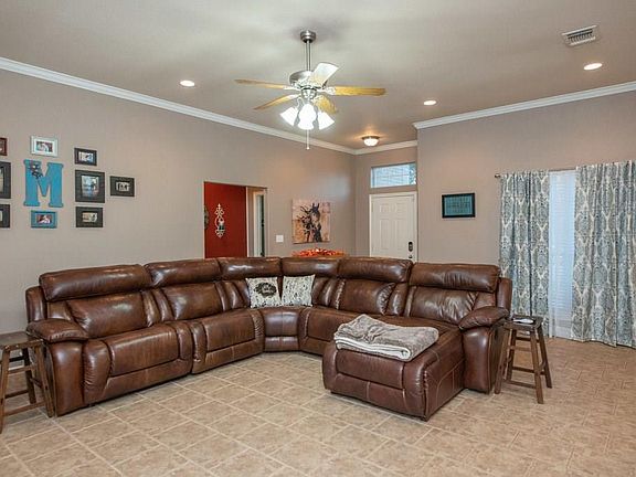 4th image of 402 Baldwin Dr