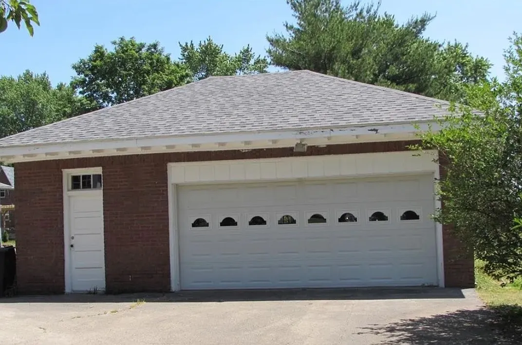 6 bed, 2.5 bath, 3980 sqft, $2,500 — Photo 3