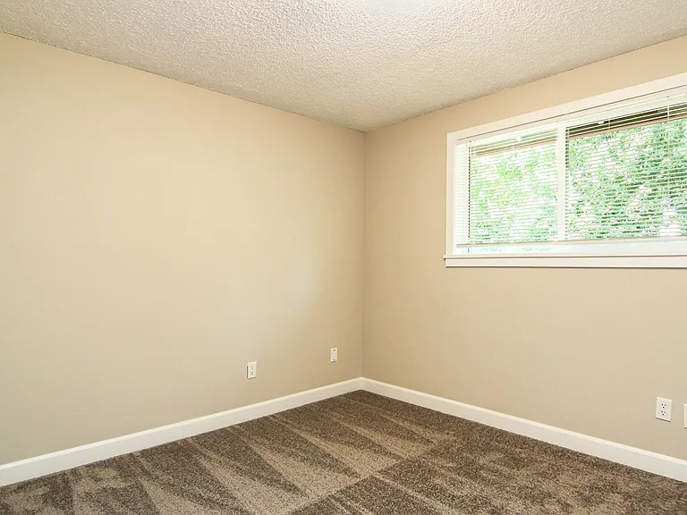 501 SE Davis St — Photo 13