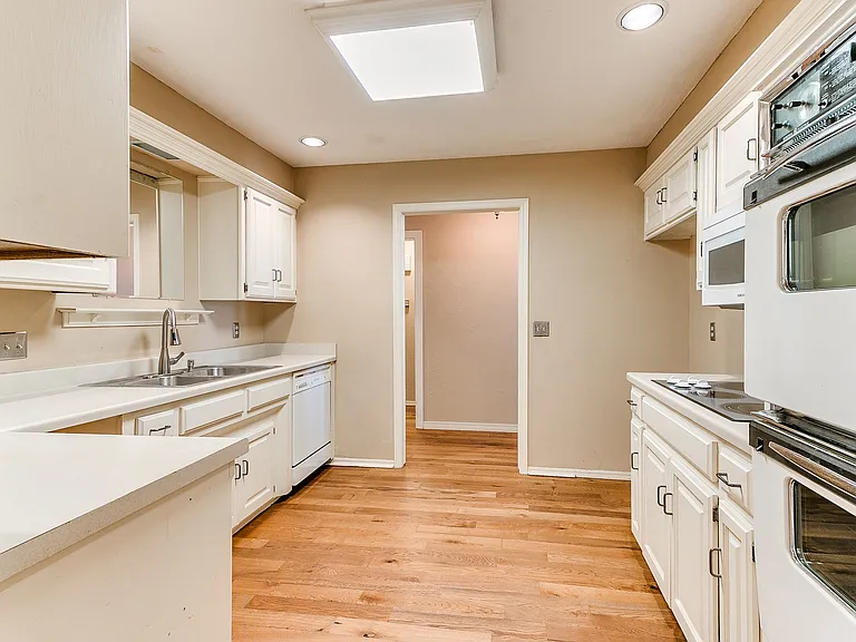 6313 Avalon Ln — Photo 10