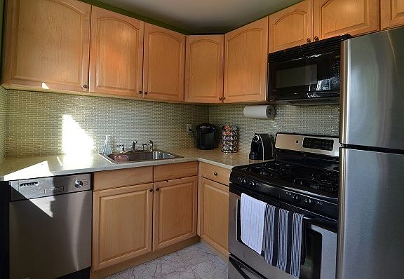 3rd image of 22609 Kingsbury Ave