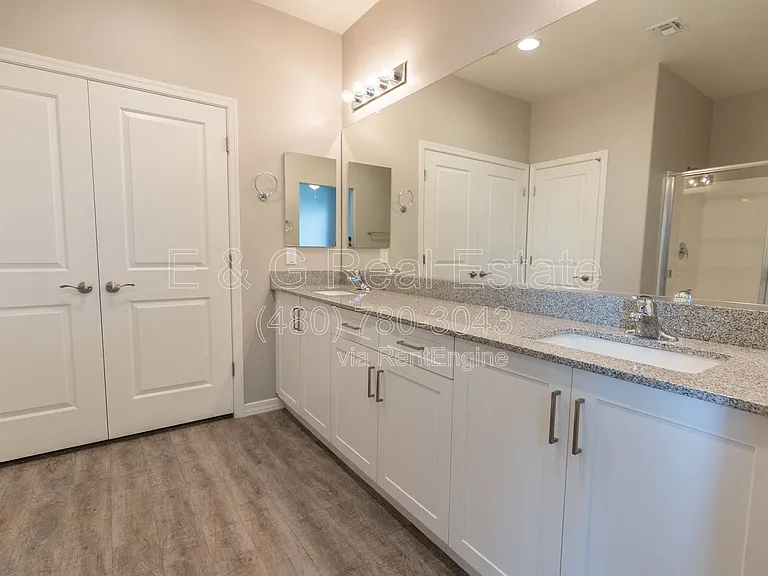 2950 N 38th St #13 — Photo 32