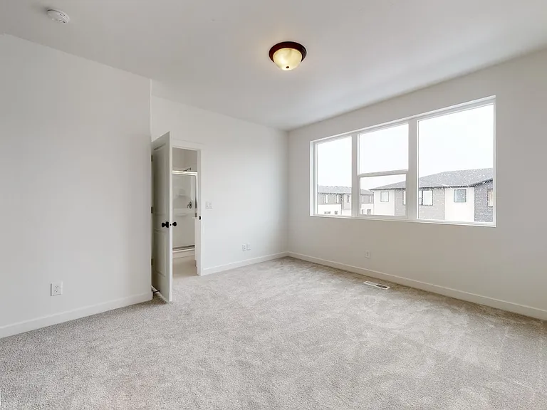 546 S 1040 W — Photo 16
