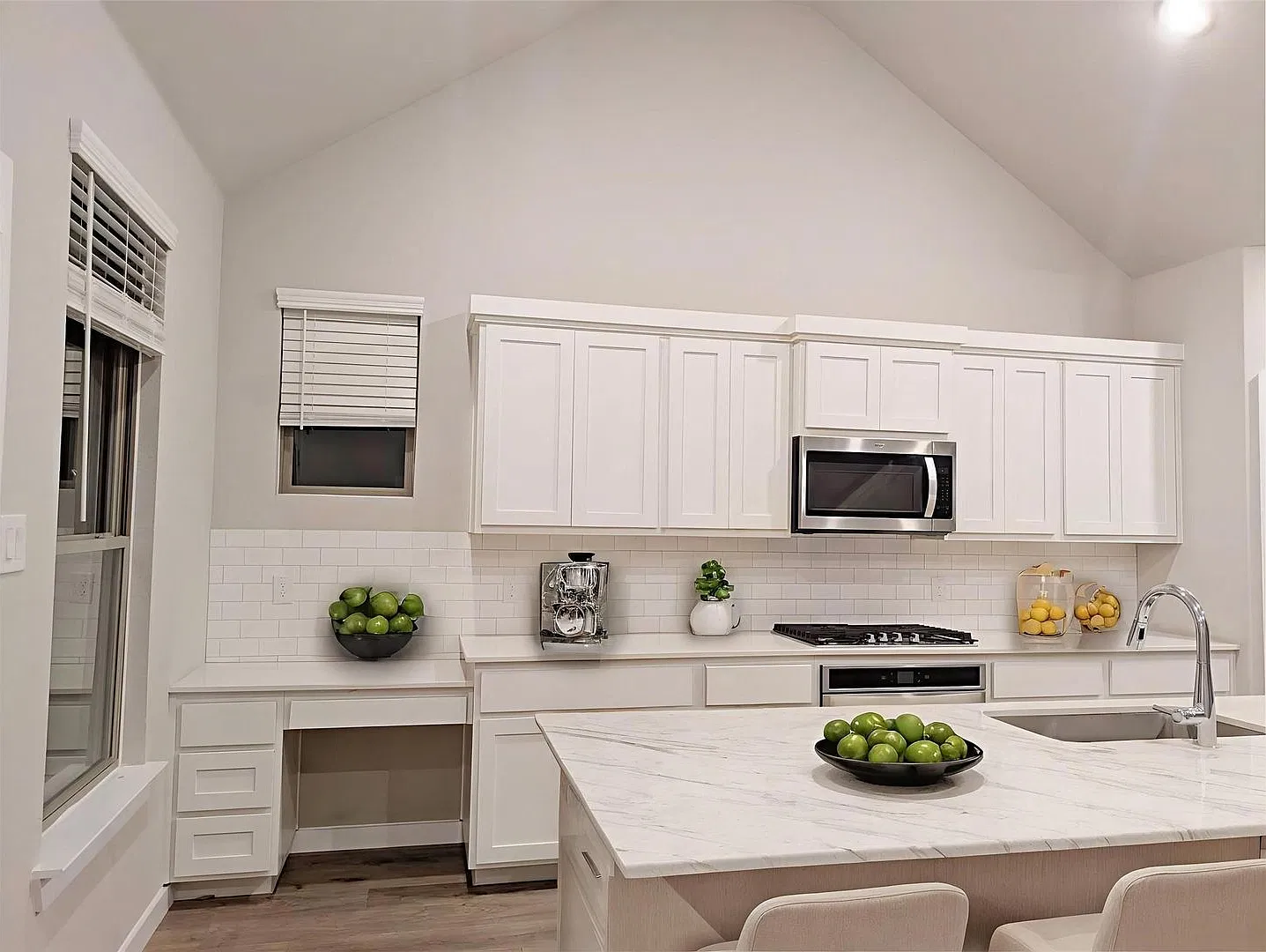 Spacious 5-Bedroom Home with Modern Finishes & Community Amenities — Photo 2