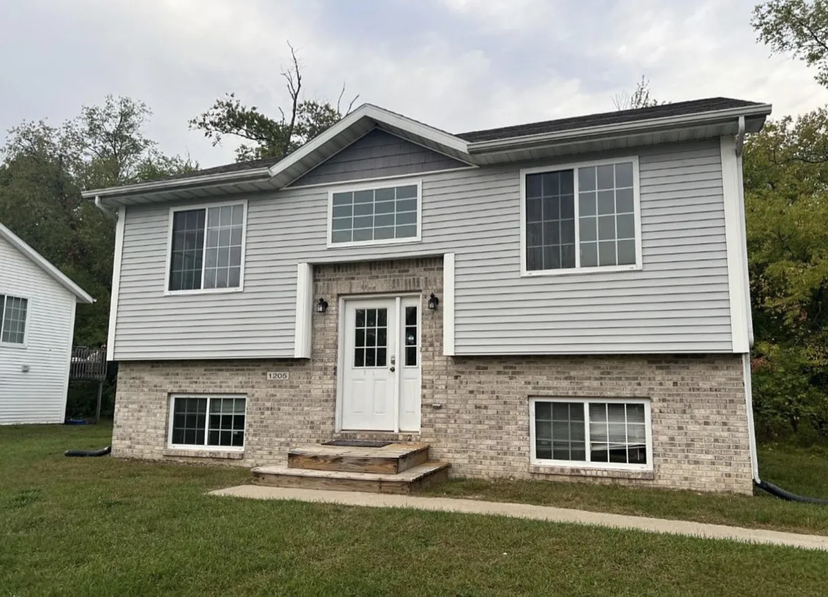 Building Photo - 1205 Red Pine Way
