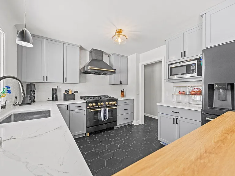25 Brookwood Rd #HOUSE — Photo 13