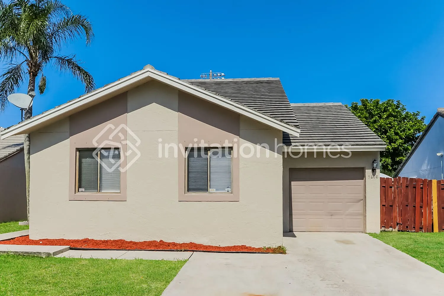 5808 Strawberry Lakes Cir Lake Worth, FL 33463 — Photo 1