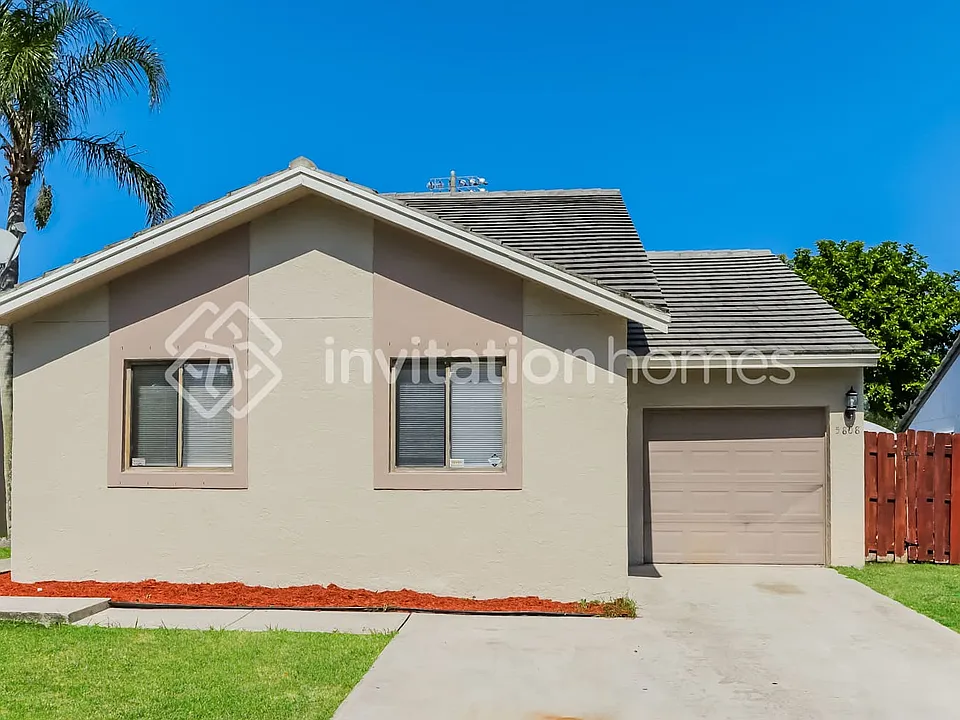 5808 Strawberry Lakes Cir