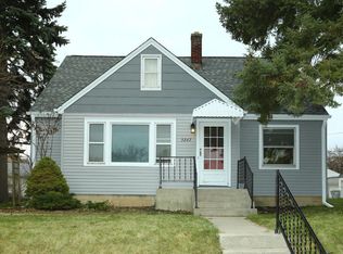 3267 W Lakefield Dr, Milwaukee, WI 53215