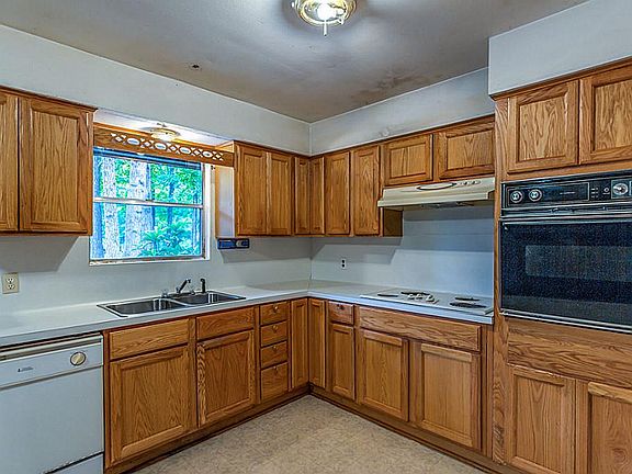4th image of 15151 Dogwood Ln