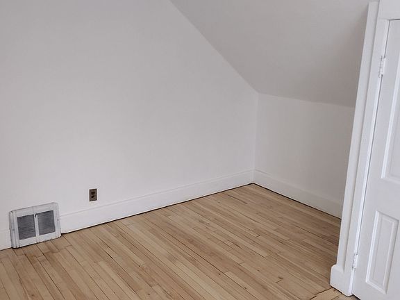 5th image of 1319 Winnebago Ave