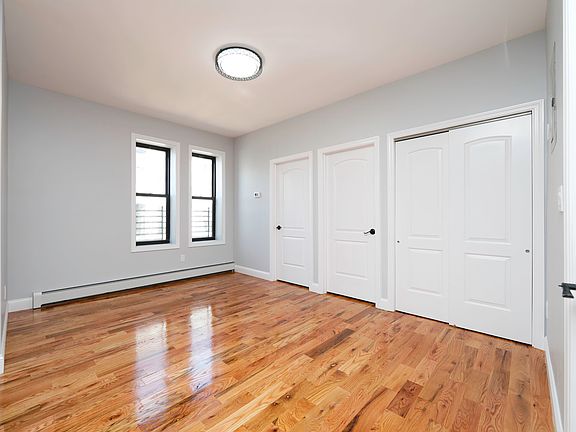 3rd image of 664 Riverdale Ave