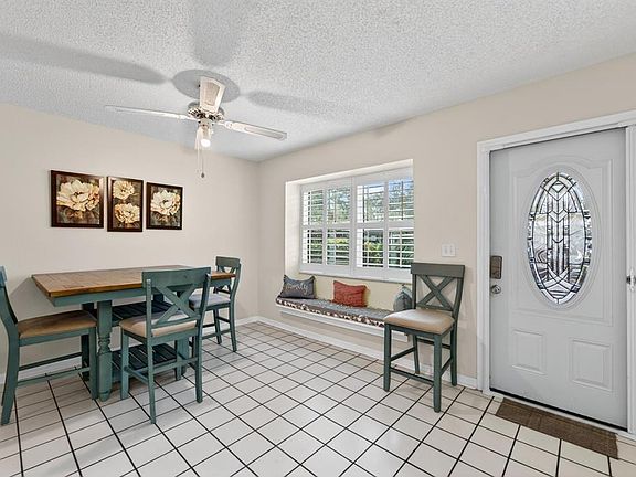 3rd image of 413 Lake Point Ct #4-B