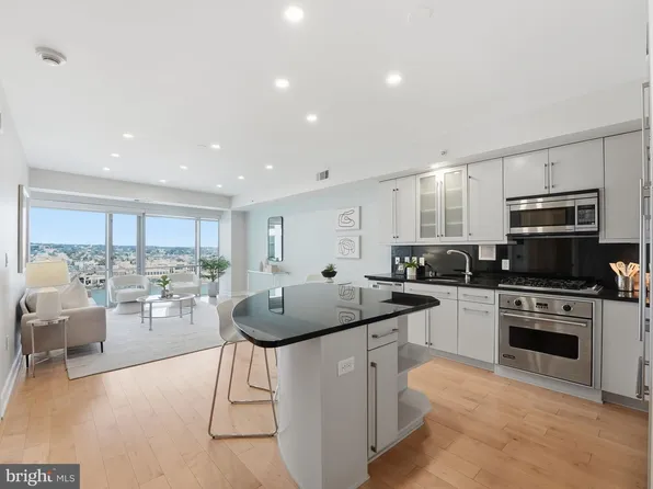 1111 19th St N APT 2110, Arlington, VA 22209