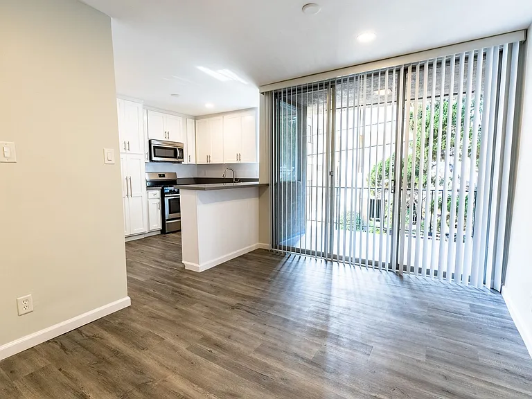 115 North Wetherly Drive — Photo 36