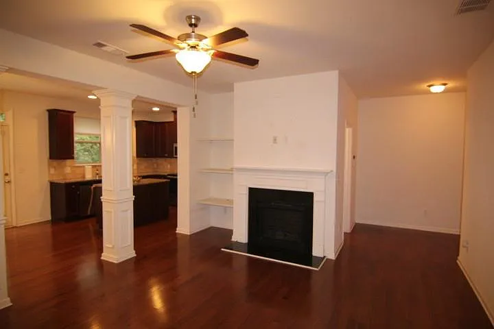 3 bed, 2.5 bath, 1944 sqft, $2,350 — Photo 3