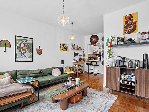 3rd image of 29 E 129th St #3
