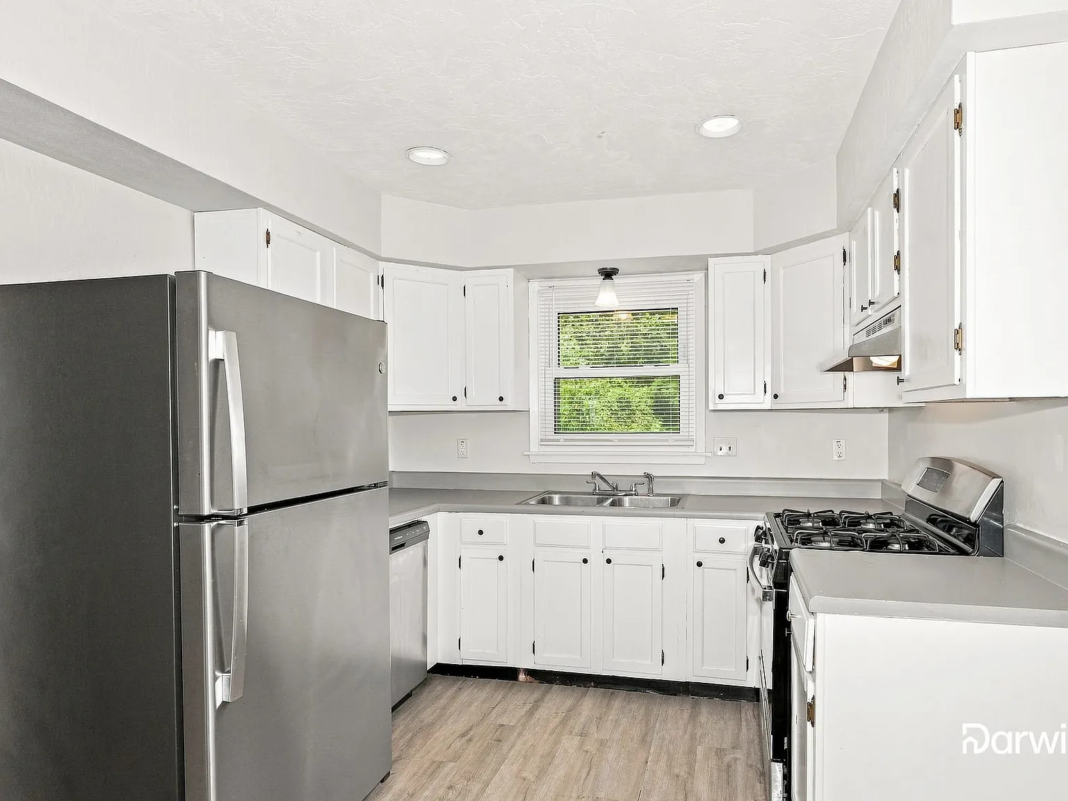 3 bed, 2.5 bath, 1344 sqft, $1,910 — Photo 4