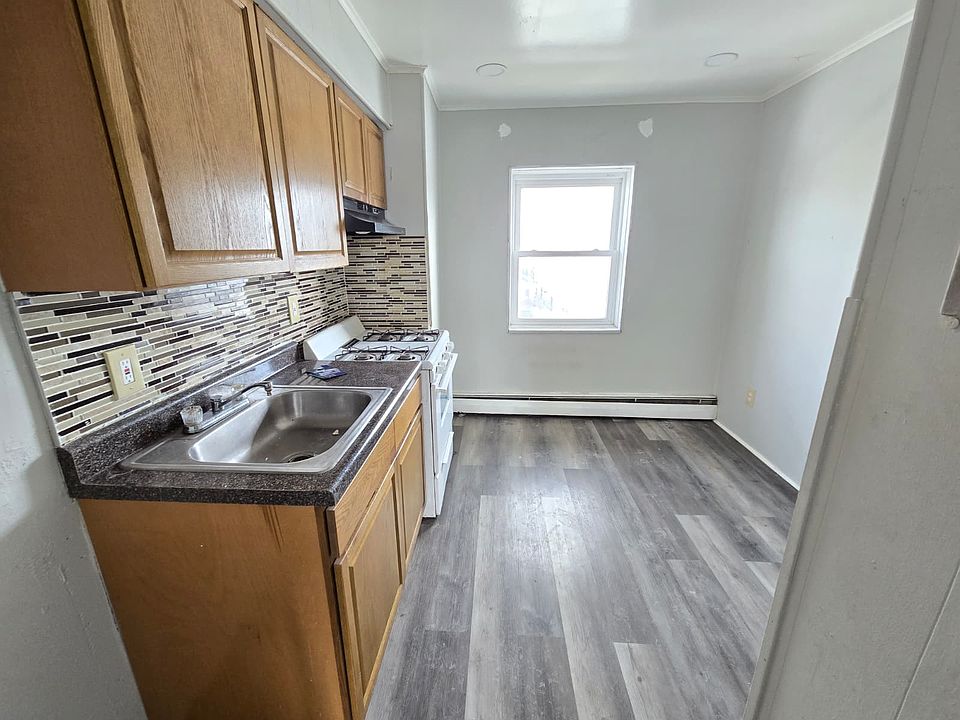 1st image of 479 Roseville Ave #24B