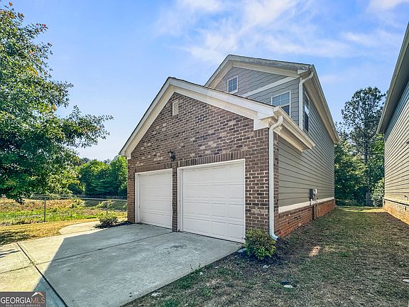 2nd image of 134 Daisy Cir