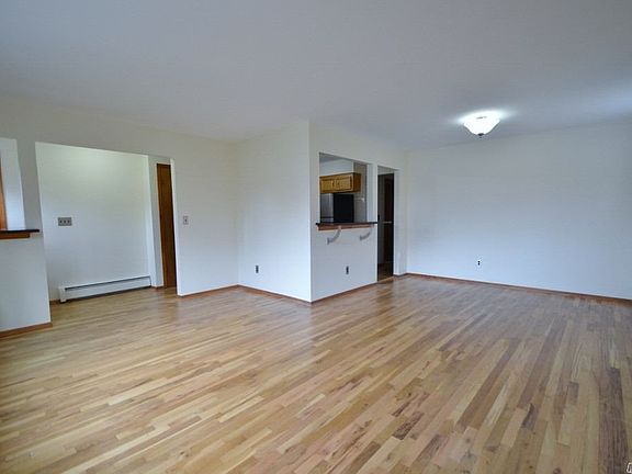 3rd image of 8 Cody Ave