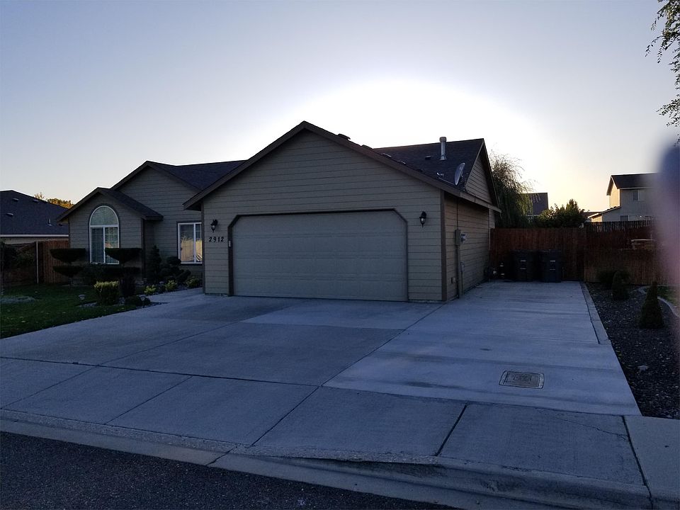 2nd image of 2912 S Tacoma Pl