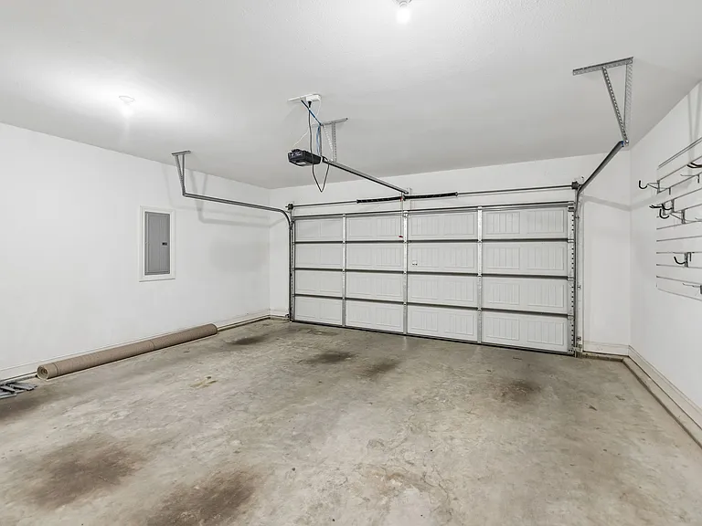 5425 Bungalow Cir — Photo 36
