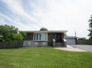 8300 S 84th Ave, Hickory Hills, IL 60457