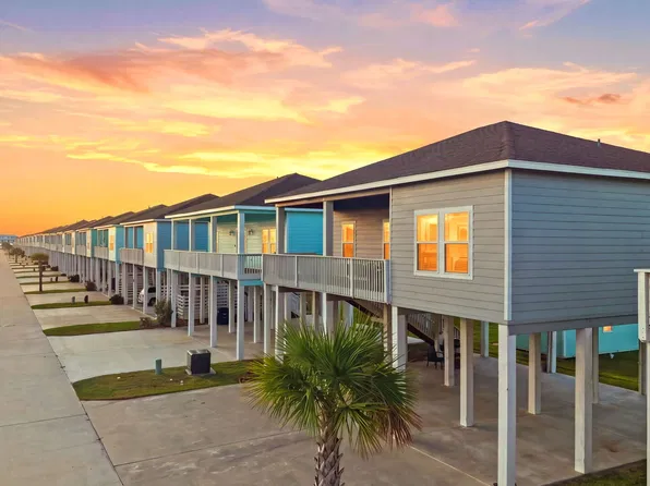 111 PARADISE DR, Rockport, TX 78382