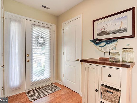 2nd image of 48C Queen Guinevere Way