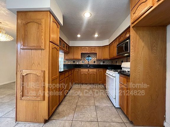 5th image of 21409 Dolores St